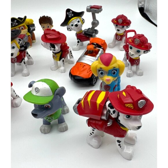 Huge lot of 23 Pieces Paw Patrol Lot Vehicles and Figures - Picture 4 of 6